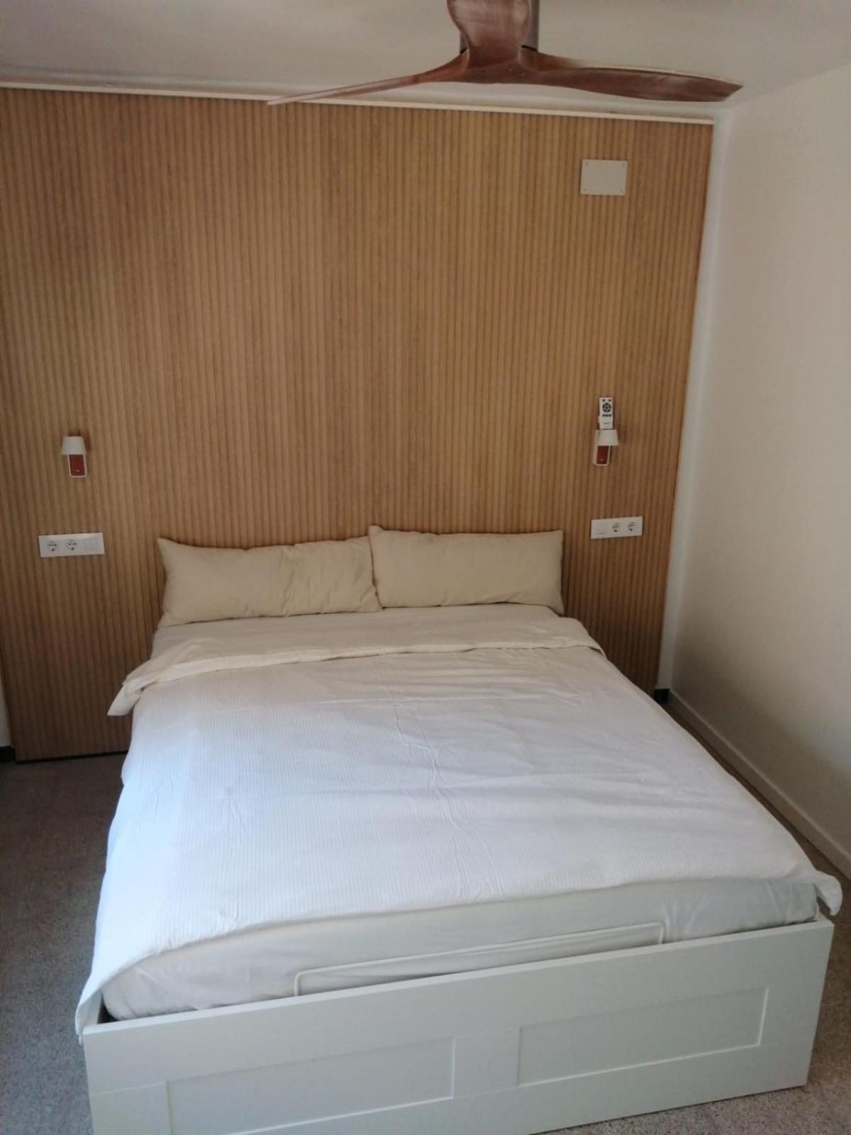 2 Bedroom Large Modern Apartment In Blanes Old Town 50M From The Beach! Εξωτερικό φωτογραφία