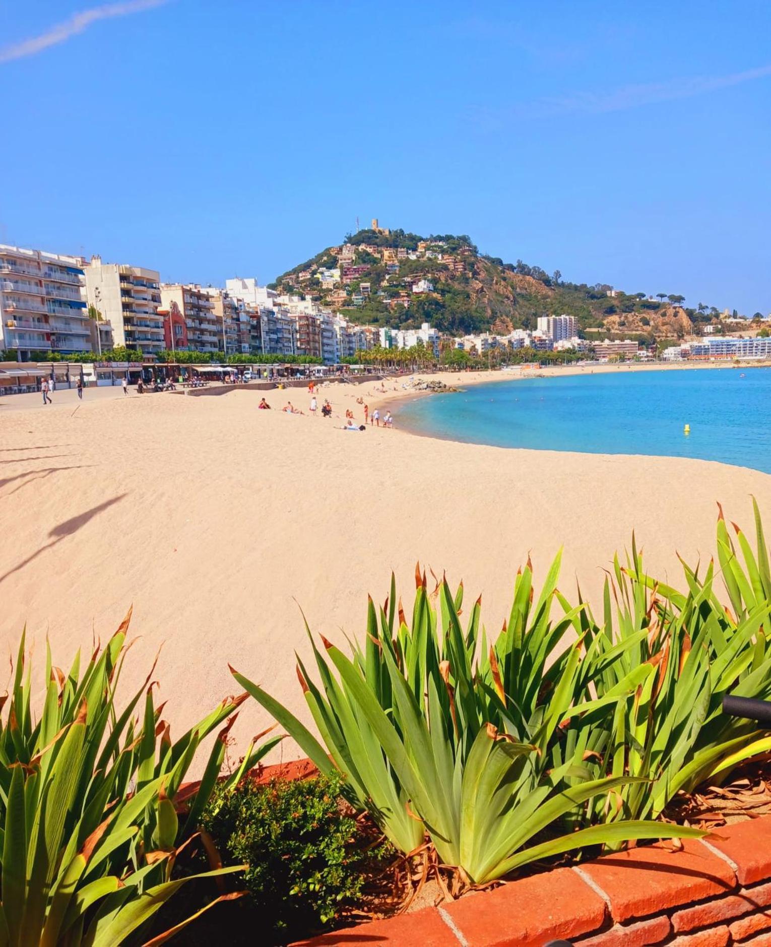 2 Bedroom Large Modern Apartment In Blanes Old Town 50M From The Beach! Εξωτερικό φωτογραφία